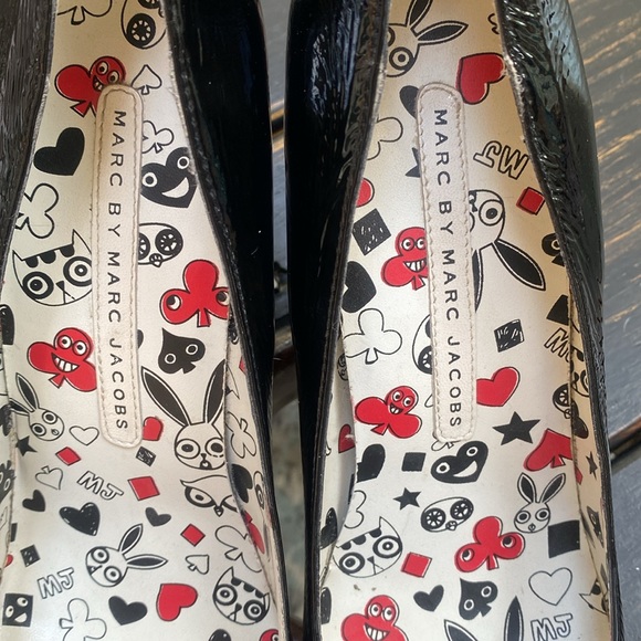 Marc Jacobs Heels with Signature Metal Front Tag - Picture 11 of 12